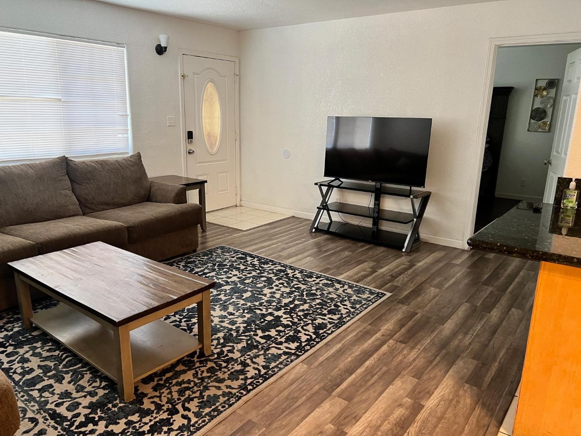 Lovely 1Bed,1Bath Condo With Free Parking Фресно Экстерьер фото