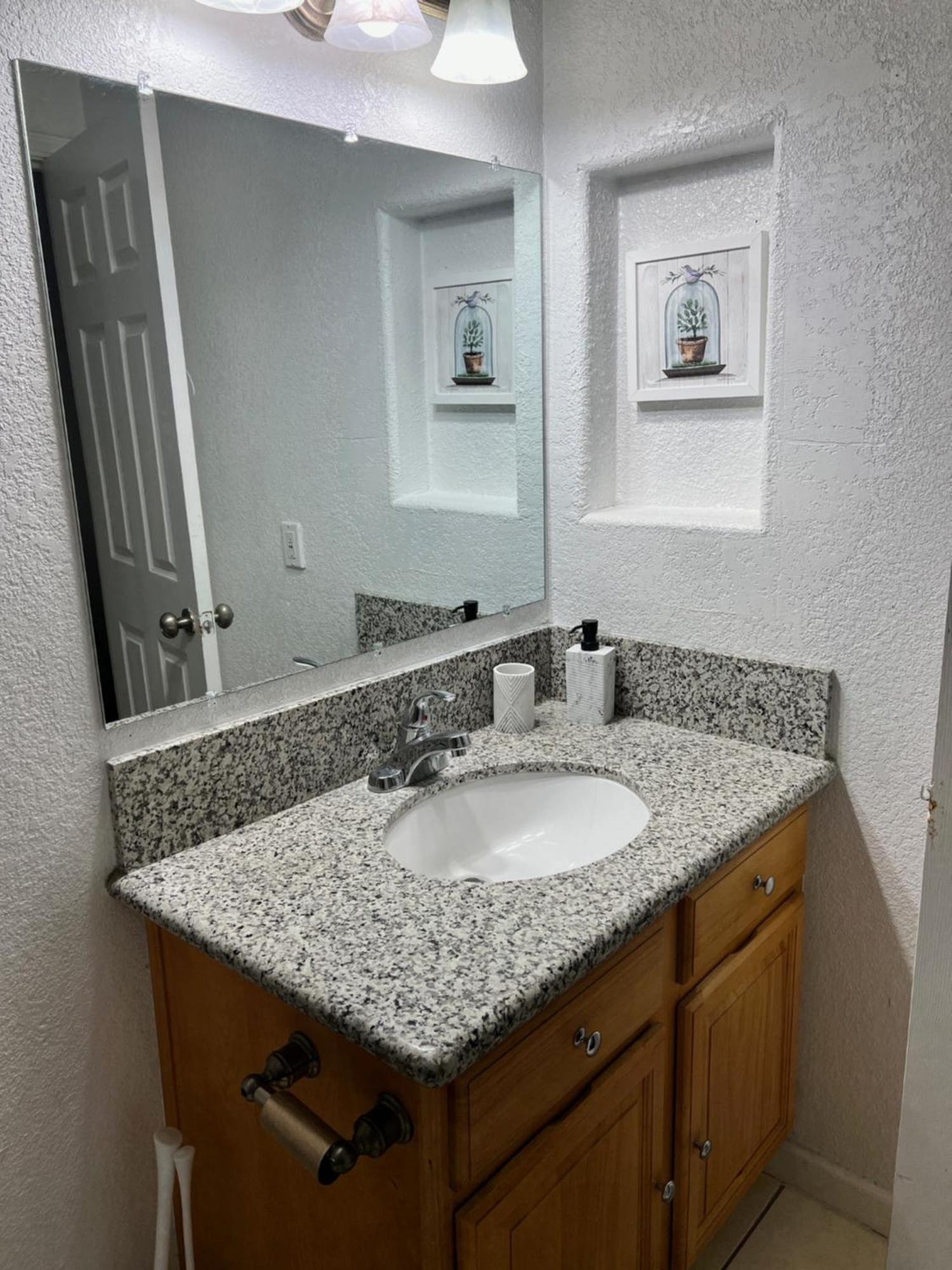 Lovely 1Bed,1Bath Condo With Free Parking Фресно Экстерьер фото